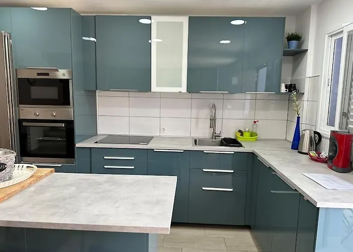 A Un Paso De La Playa 坎德拉里亚